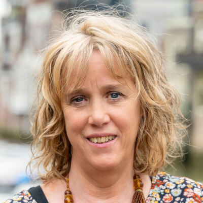 van den Berg, Lia Lia van den Berg